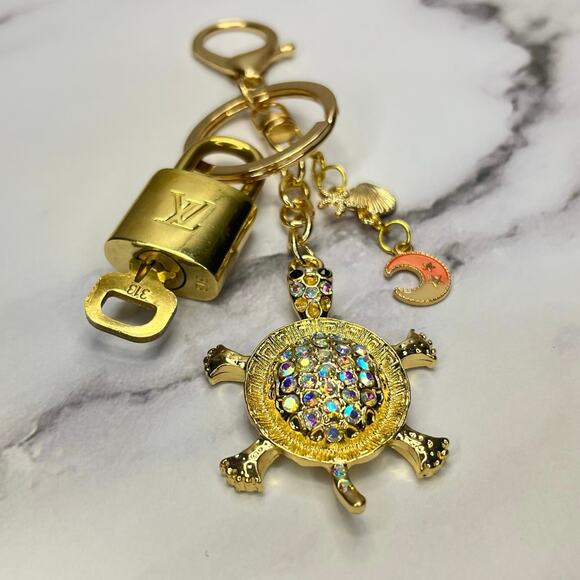 Louis Vuitton Lock & Key #313 with Gold Rhinestone Turtle Ocean-Themed Keychain - Picture 1 of 3